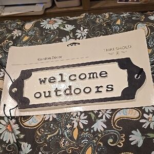 ❤️10/$16 New Heavy Threshold Black and White Welcome Sign